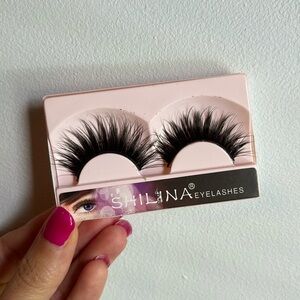 New in box Shilina feathered faux lashes